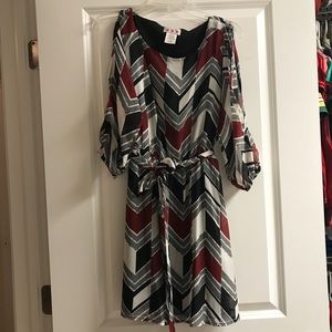 Chevron print knee-length chiffon dress